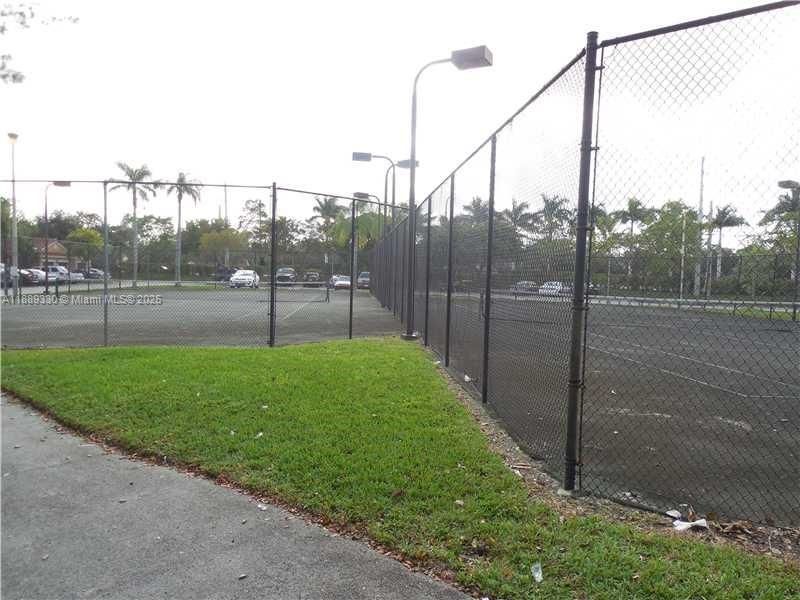 For Sale: $280,000 (2 beds, 2 baths, 966 Square Feet)