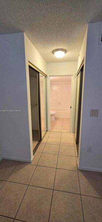 For Sale: $280,000 (2 beds, 2 baths, 966 Square Feet)