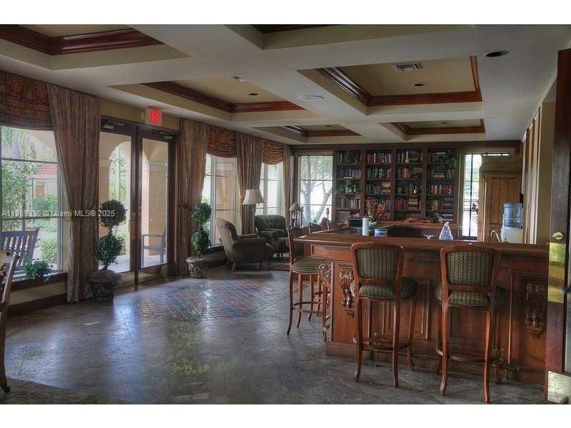 For Sale: $280,000 (2 beds, 2 baths, 966 Square Feet)