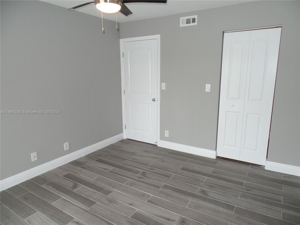 合同活跃: $2,395 (2 贝兹, 2 浴室, 1030 平方英尺)