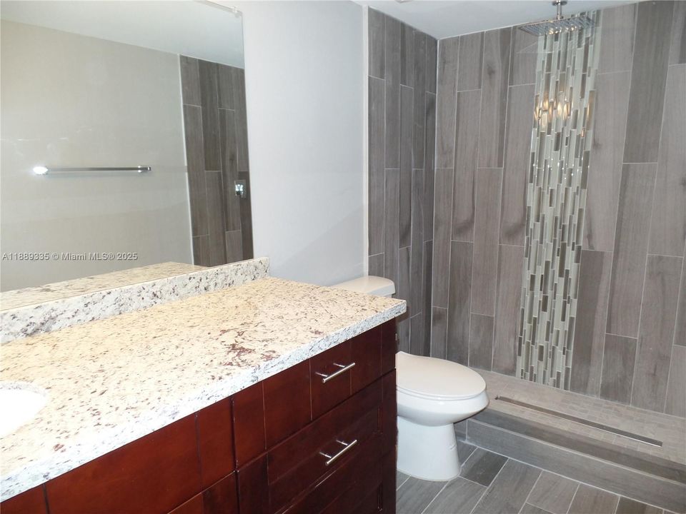 合同活跃: $2,395 (2 贝兹, 2 浴室, 1030 平方英尺)