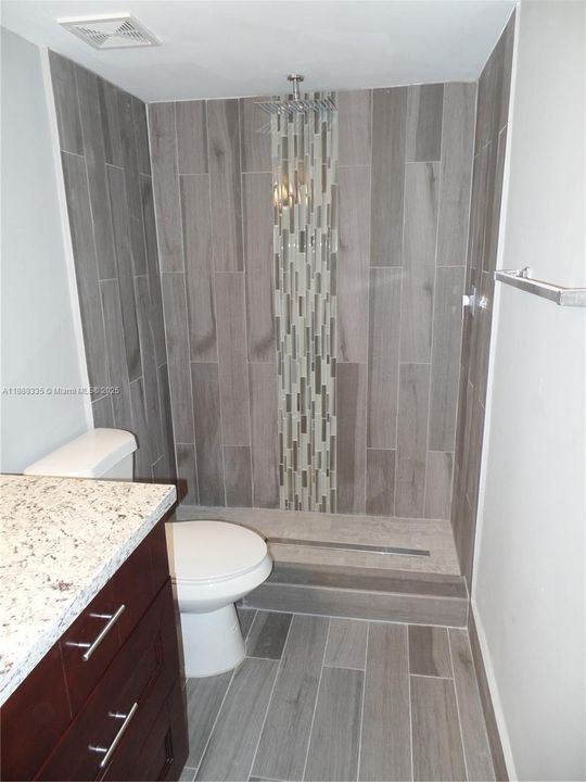 合同活跃: $2,395 (2 贝兹, 2 浴室, 1030 平方英尺)