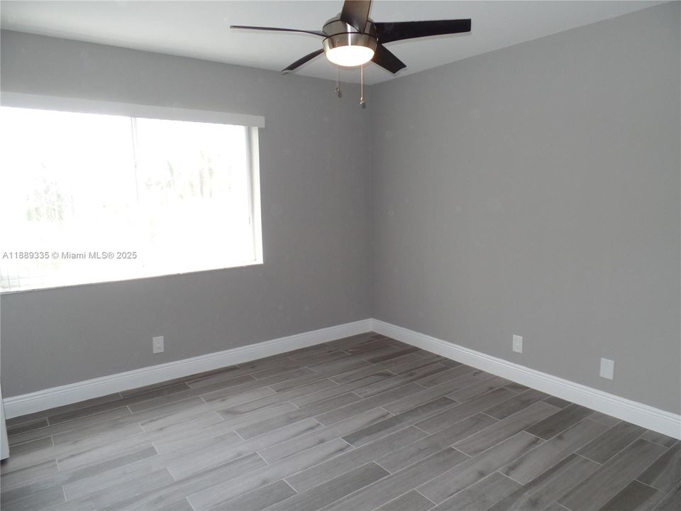 合同活跃: $2,395 (2 贝兹, 2 浴室, 1030 平方英尺)