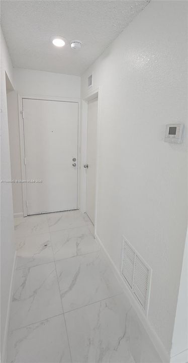 合同活跃: $1,825 (1 贝兹, 1 浴室, 650 平方英尺)