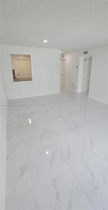 合同活跃: $1,825 (1 贝兹, 1 浴室, 650 平方英尺)