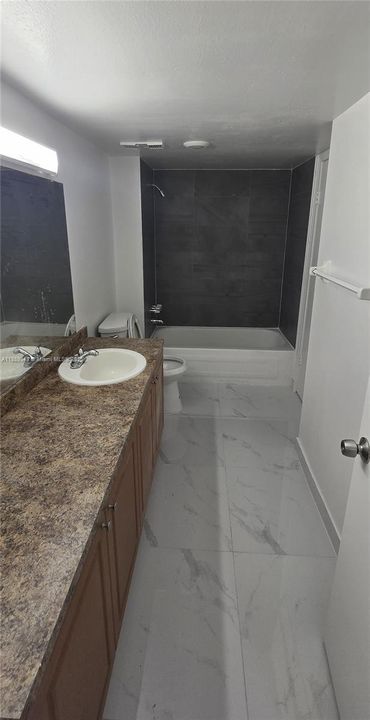 合同活跃: $1,825 (1 贝兹, 1 浴室, 650 平方英尺)