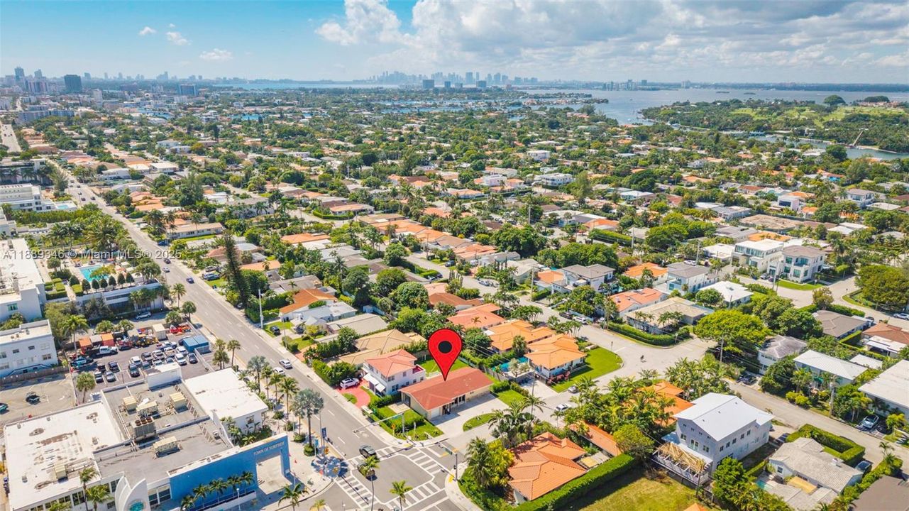 For Sale: $1,595,000 (3 beds, 2 baths, 1666 Square Feet)