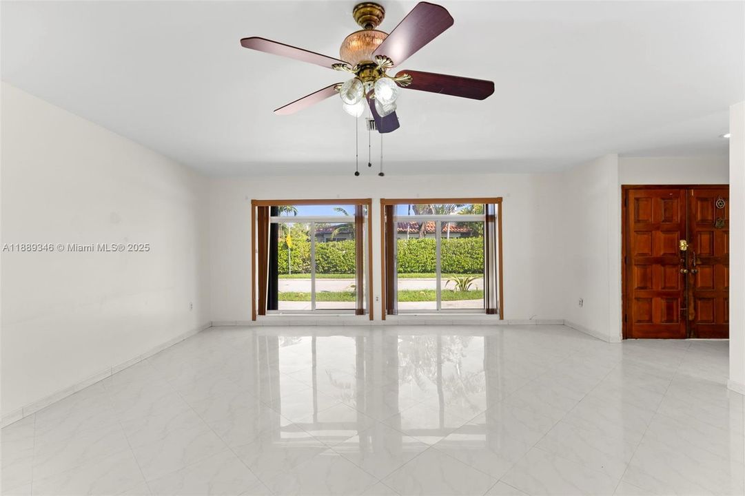 For Sale: $1,595,000 (3 beds, 2 baths, 1666 Square Feet)