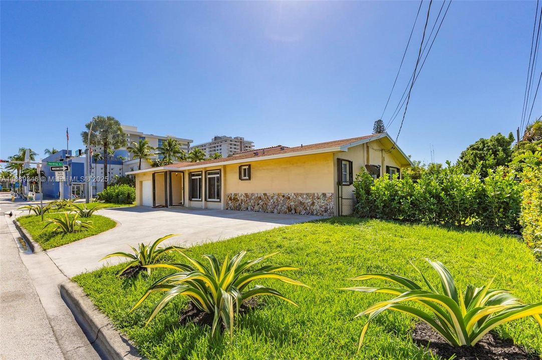 For Sale: $1,595,000 (3 beds, 2 baths, 1666 Square Feet)