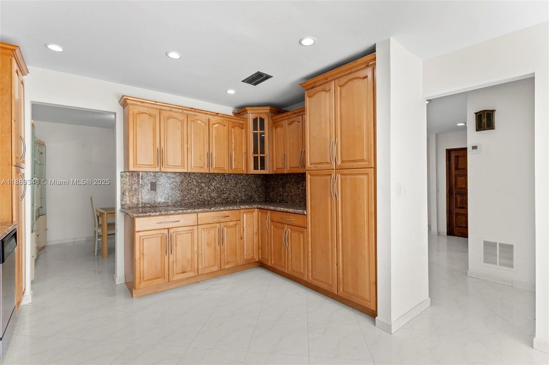 For Sale: $1,595,000 (3 beds, 2 baths, 1666 Square Feet)