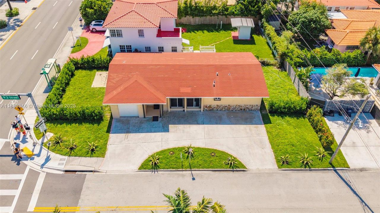 For Sale: $1,595,000 (3 beds, 2 baths, 1666 Square Feet)