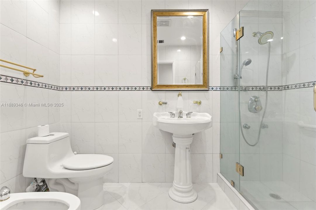 For Sale: $1,595,000 (3 beds, 2 baths, 1666 Square Feet)