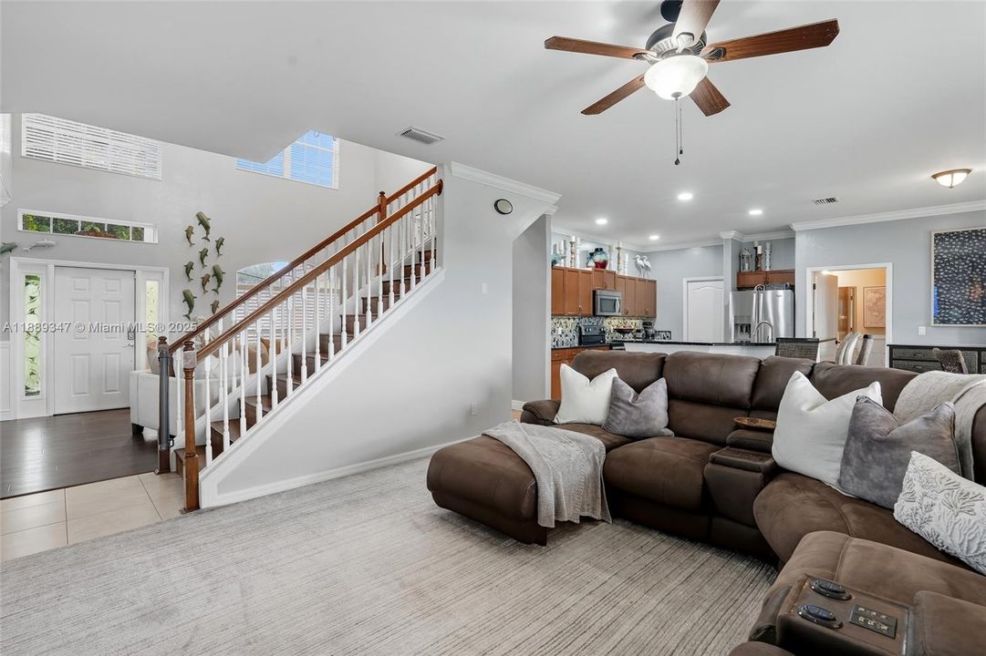 En Venta: $410,000 (4 camas, 3 baños, 2745 Pies cuadrados)