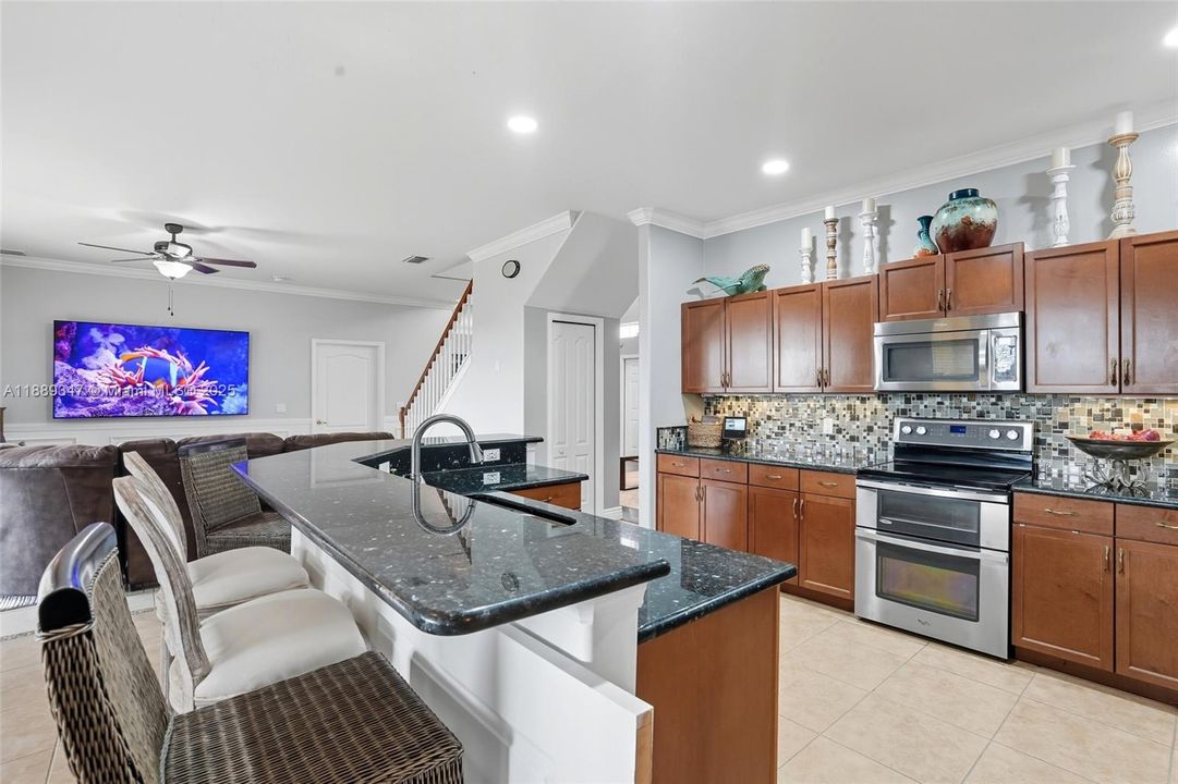 En Venta: $410,000 (4 camas, 3 baños, 2745 Pies cuadrados)