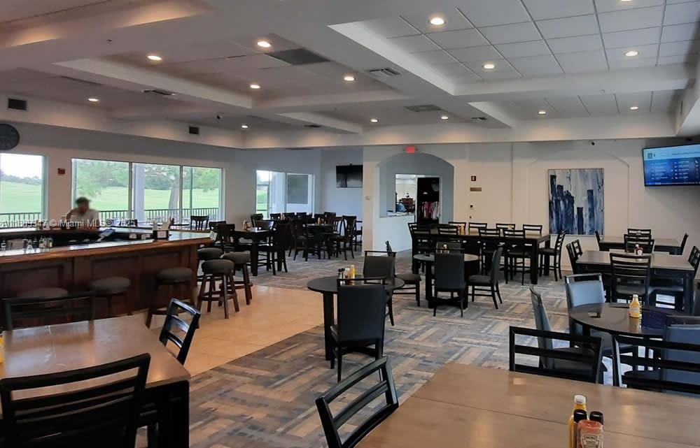 En Venta: $410,000 (4 camas, 3 baños, 2745 Pies cuadrados)