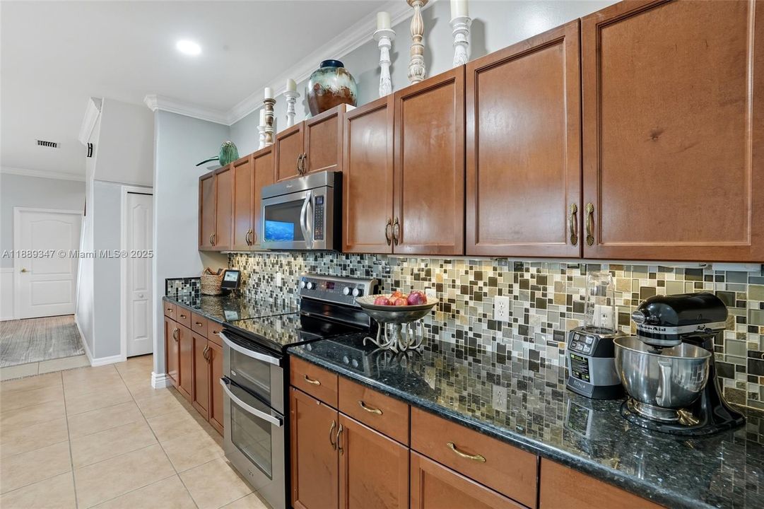 En Venta: $410,000 (4 camas, 3 baños, 2745 Pies cuadrados)