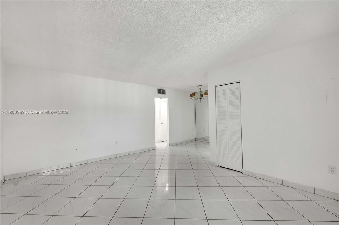 For Sale: $120,000 (1 beds, 1 baths, 691 Square Feet)