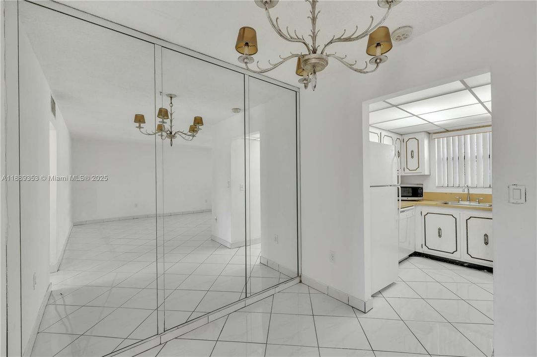 For Sale: $120,000 (1 beds, 1 baths, 691 Square Feet)