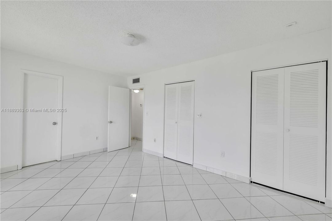 For Sale: $120,000 (1 beds, 1 baths, 691 Square Feet)
