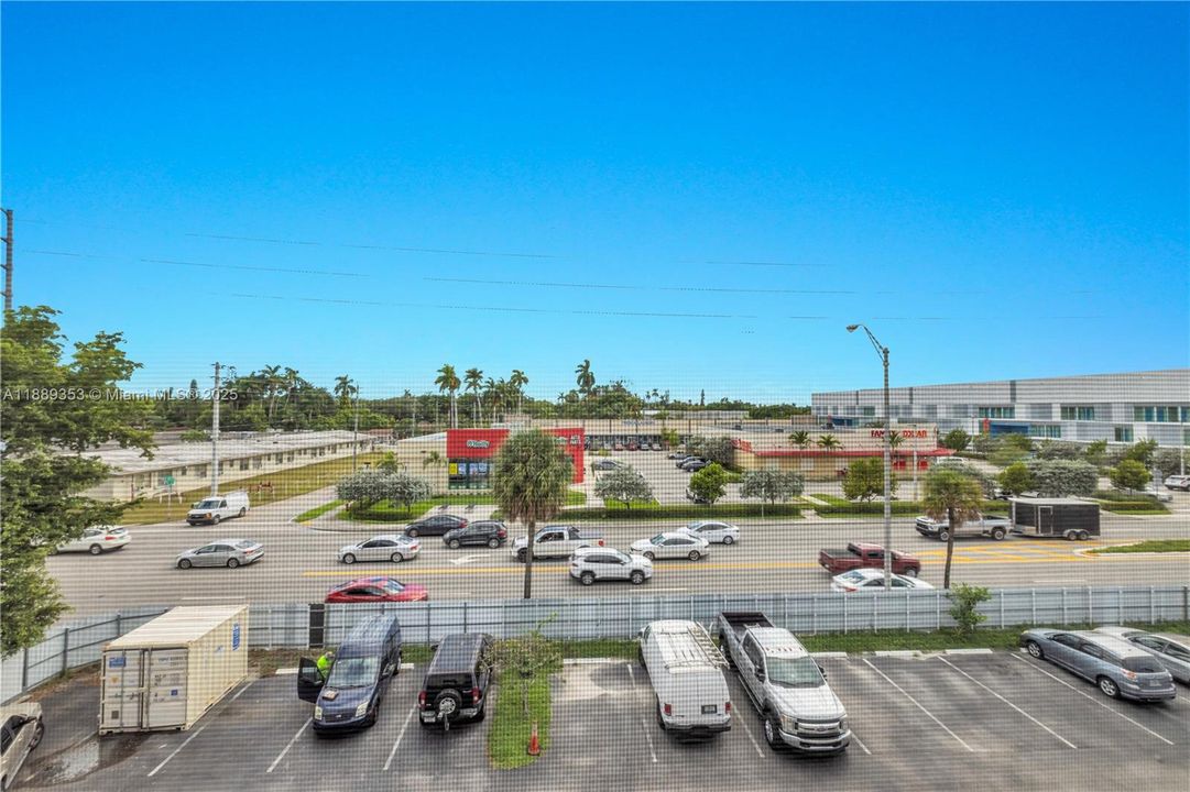 For Sale: $120,000 (1 beds, 1 baths, 691 Square Feet)