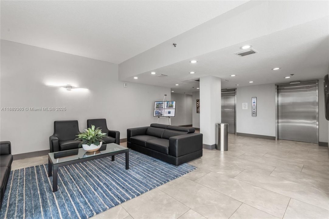 Active With Contract: $299,000 (2 beds, 2 baths, 1132 Square Feet)