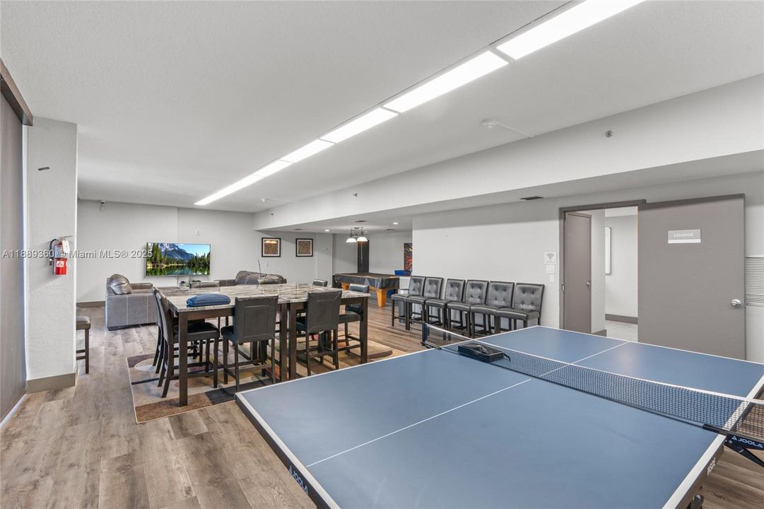 Active With Contract: $299,000 (2 beds, 2 baths, 1132 Square Feet)