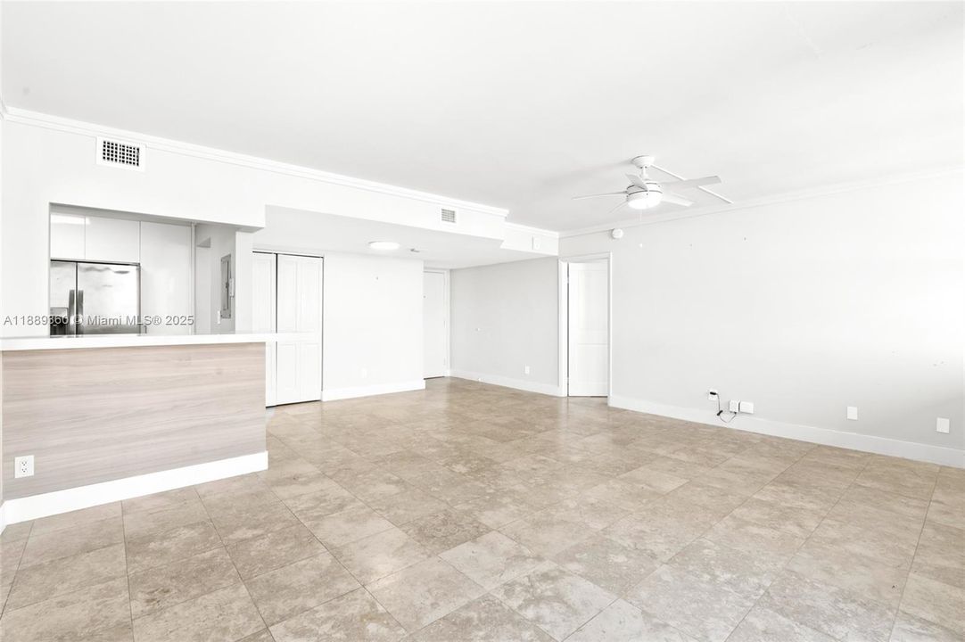 Active With Contract: $299,000 (2 beds, 2 baths, 1132 Square Feet)