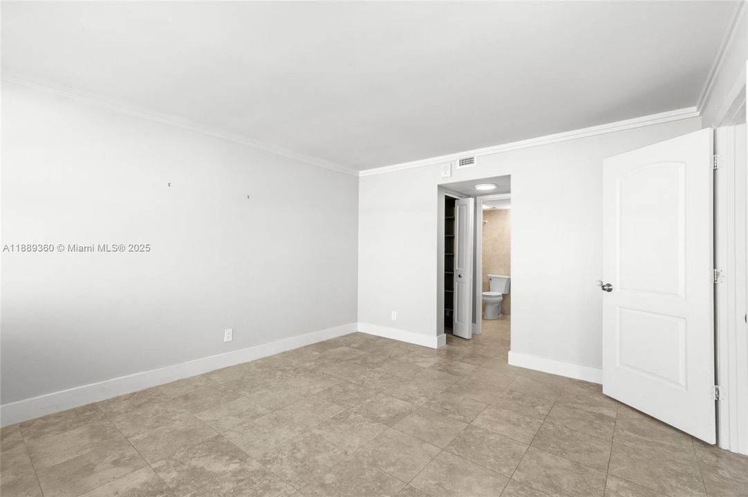 Active With Contract: $299,000 (2 beds, 2 baths, 1132 Square Feet)