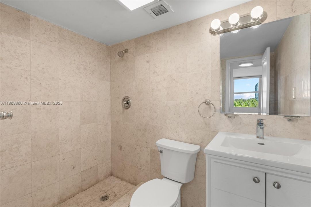 Active With Contract: $299,000 (2 beds, 2 baths, 1132 Square Feet)