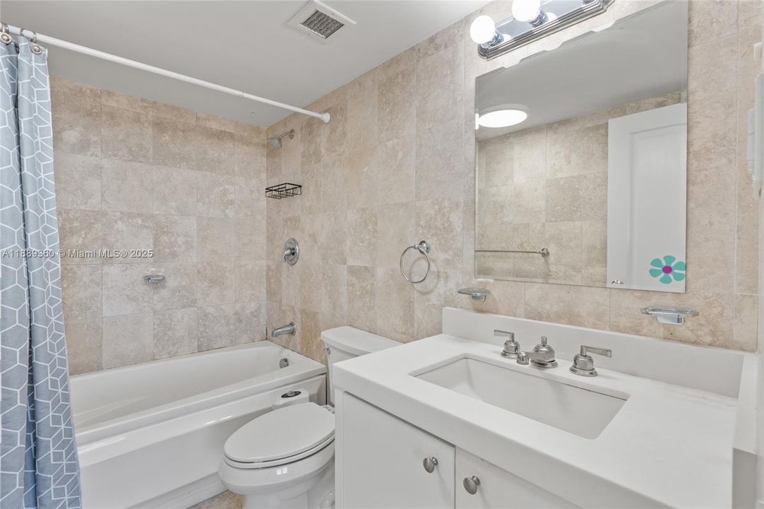 Active With Contract: $299,000 (2 beds, 2 baths, 1132 Square Feet)