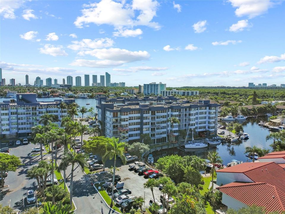 Active With Contract: $299,000 (2 beds, 2 baths, 1132 Square Feet)