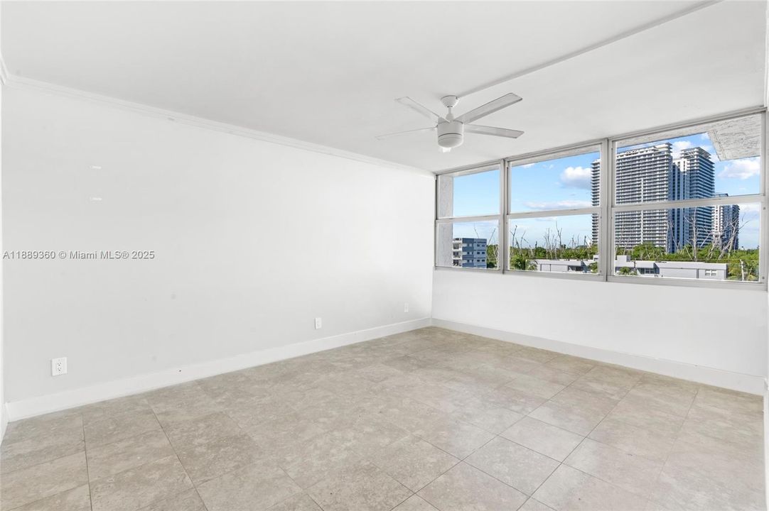 Active With Contract: $299,000 (2 beds, 2 baths, 1132 Square Feet)