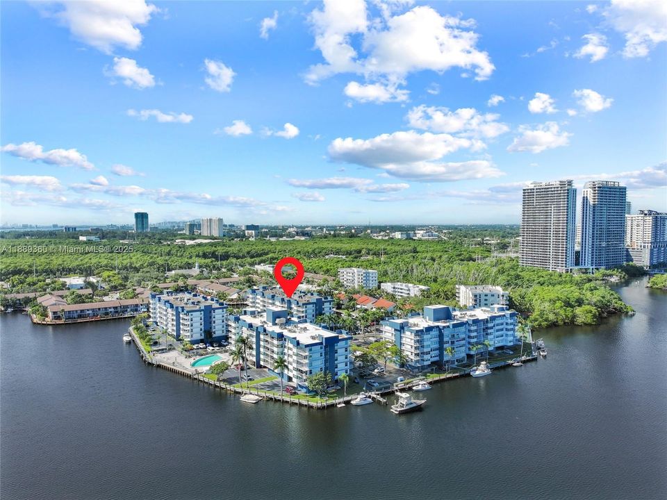 Active With Contract: $299,000 (2 beds, 2 baths, 1132 Square Feet)