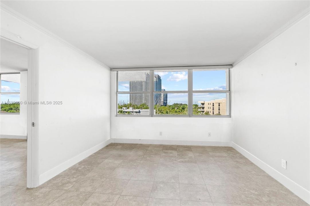 Active With Contract: $299,000 (2 beds, 2 baths, 1132 Square Feet)