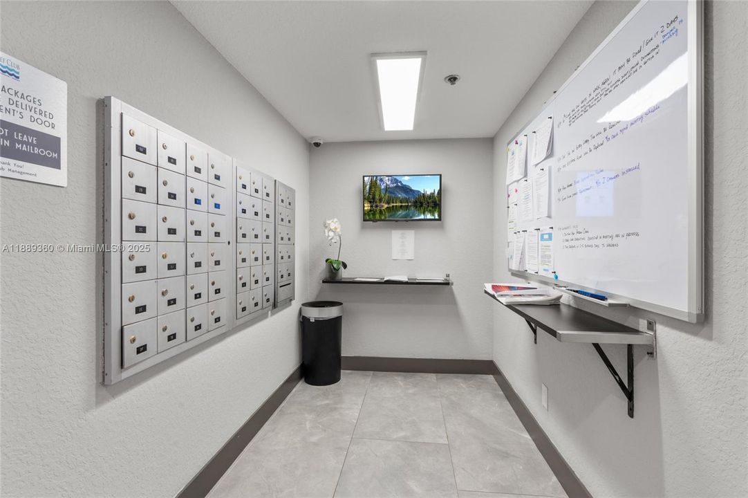 Active With Contract: $299,000 (2 beds, 2 baths, 1132 Square Feet)