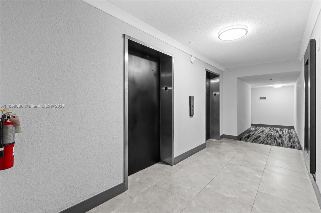 Active With Contract: $299,000 (2 beds, 2 baths, 1132 Square Feet)