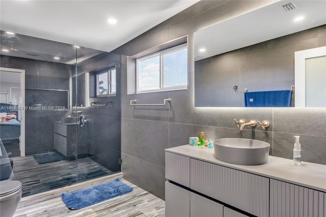 For Sale: $5,699,000 (4 beds, 3 baths, 2926 Square Feet)