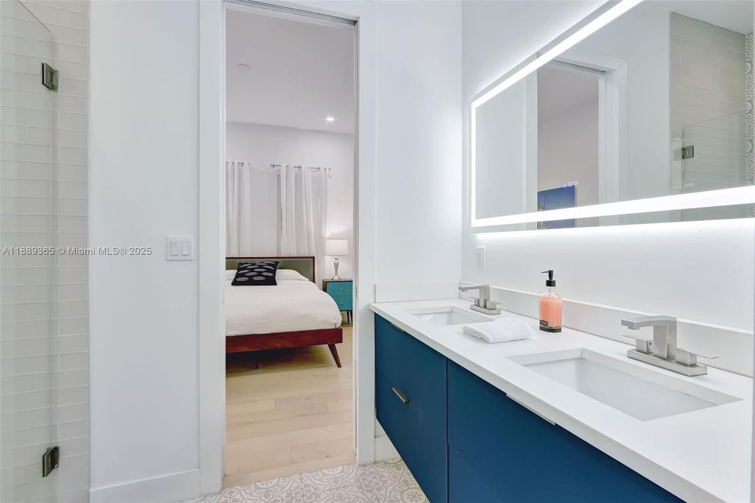 Activo con contrato: $2,095,000 (5 camas, 3 baños, 2266 Pies cuadrados)