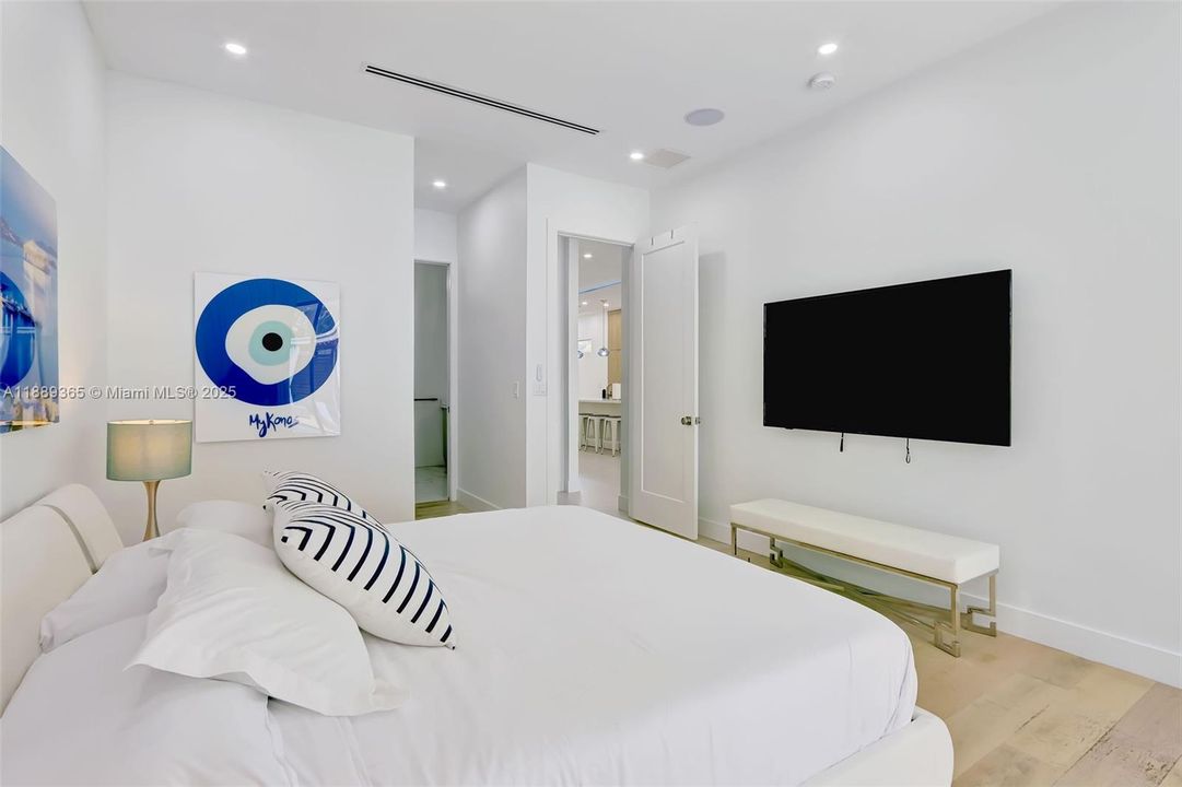 Activo con contrato: $2,095,000 (5 camas, 3 baños, 2266 Pies cuadrados)