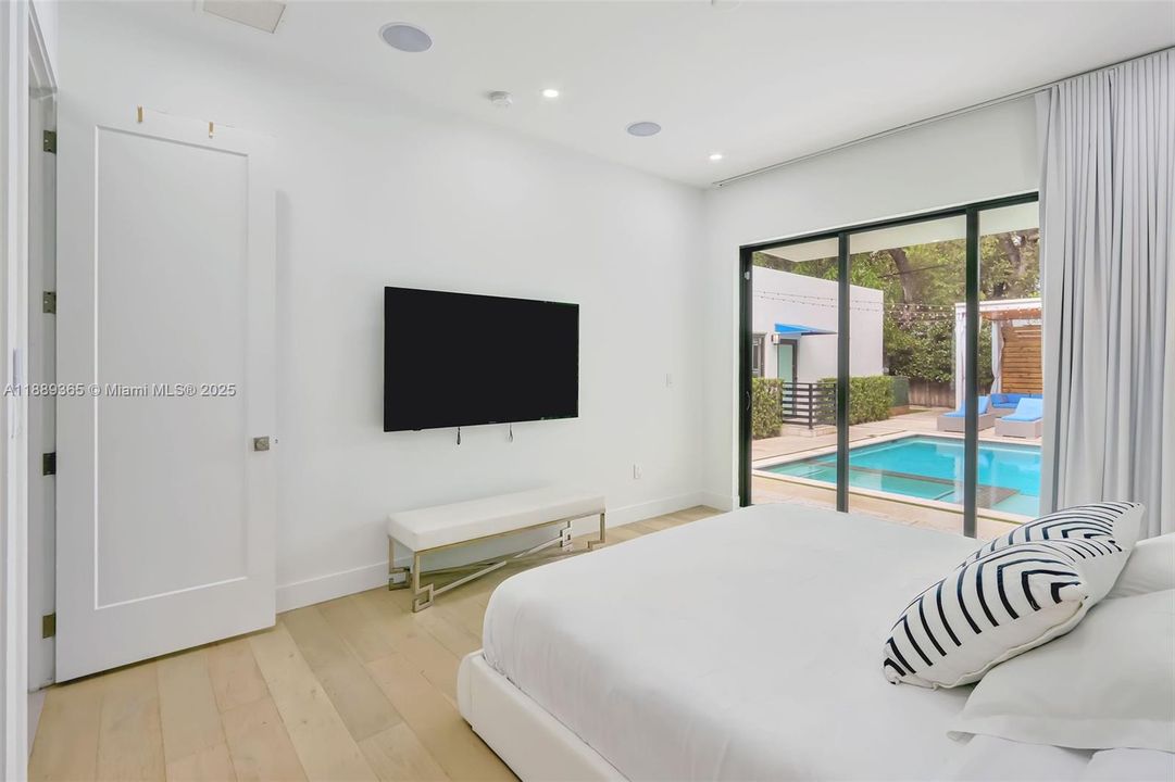 Activo con contrato: $2,095,000 (5 camas, 3 baños, 2266 Pies cuadrados)