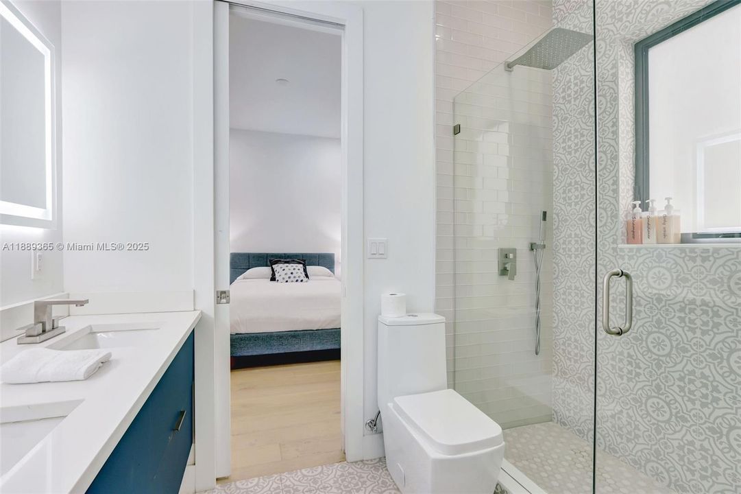 Activo con contrato: $2,095,000 (5 camas, 3 baños, 2266 Pies cuadrados)