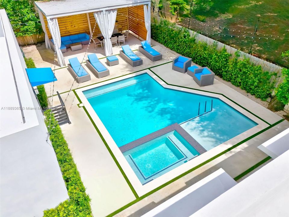 Activo con contrato: $2,095,000 (5 camas, 3 baños, 2266 Pies cuadrados)