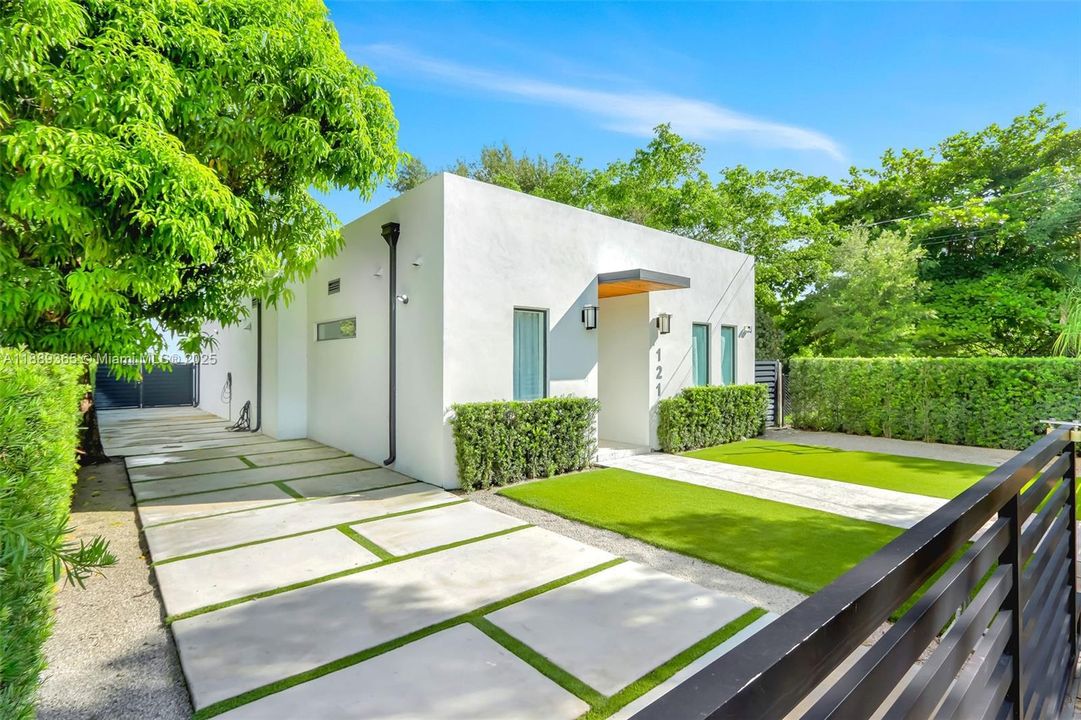 Activo con contrato: $2,095,000 (5 camas, 3 baños, 2266 Pies cuadrados)