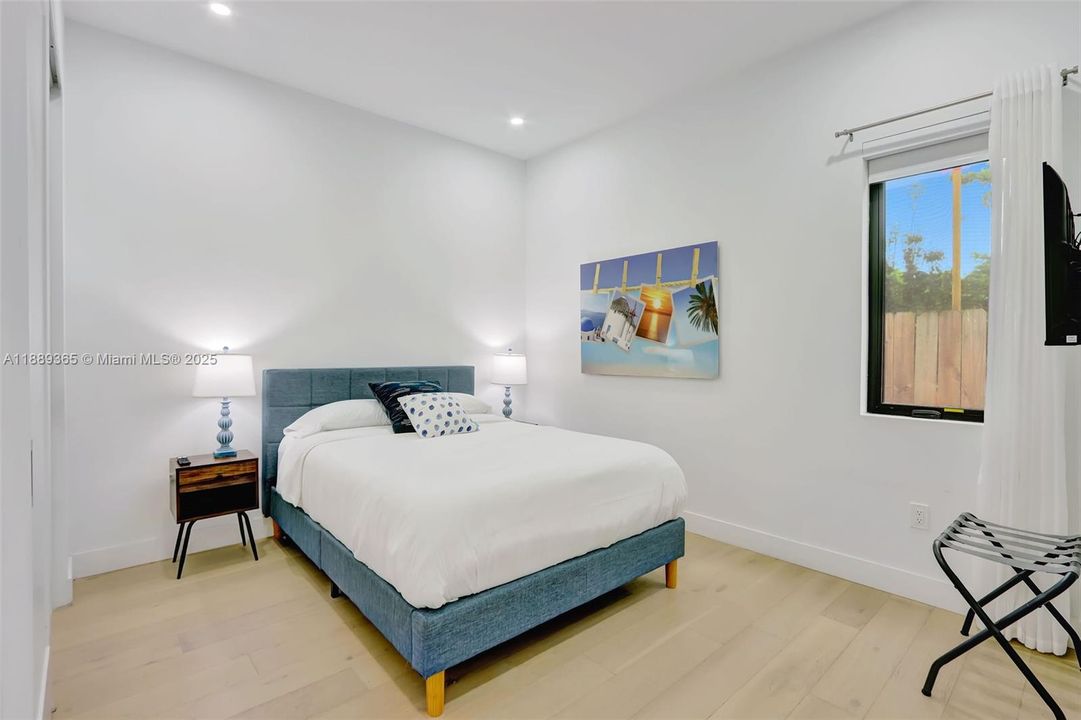 Activo con contrato: $2,095,000 (5 camas, 3 baños, 2266 Pies cuadrados)