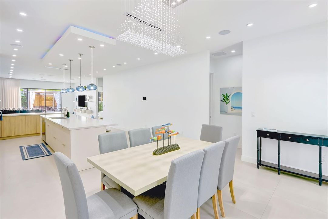 Activo con contrato: $2,095,000 (5 camas, 3 baños, 2266 Pies cuadrados)