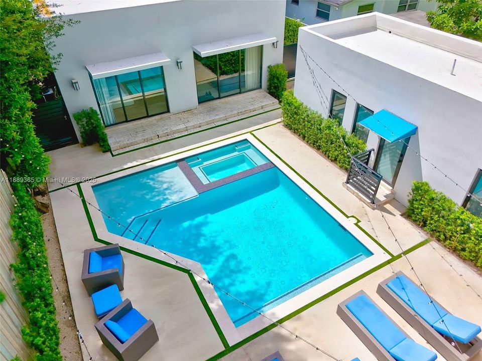 Activo con contrato: $2,095,000 (5 camas, 3 baños, 2266 Pies cuadrados)