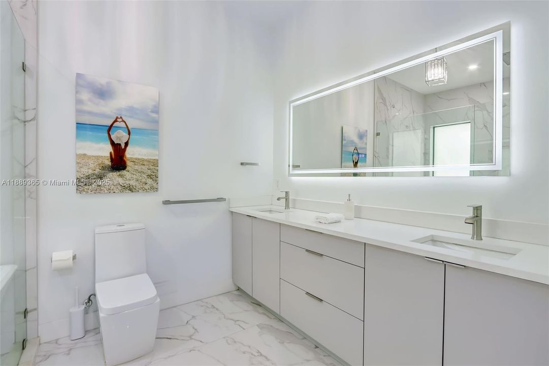 Activo con contrato: $2,095,000 (5 camas, 3 baños, 2266 Pies cuadrados)