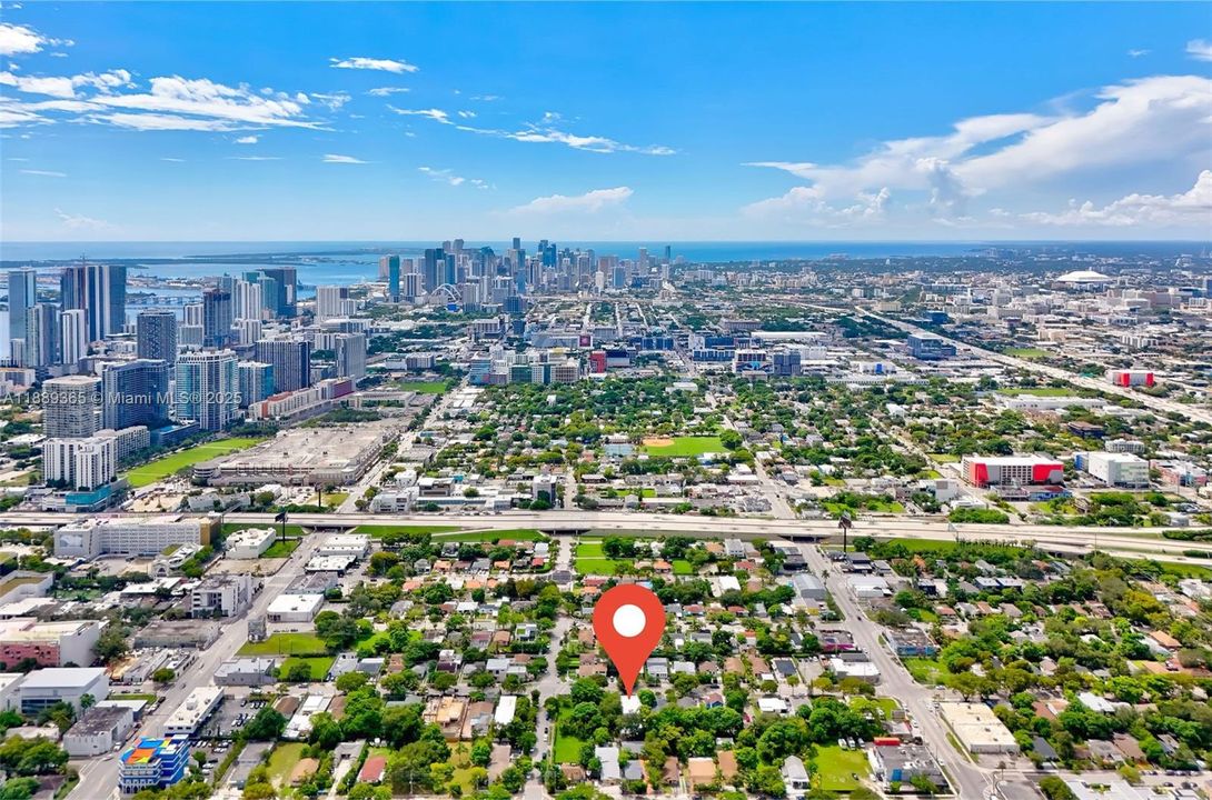 Activo con contrato: $2,095,000 (5 camas, 3 baños, 2266 Pies cuadrados)