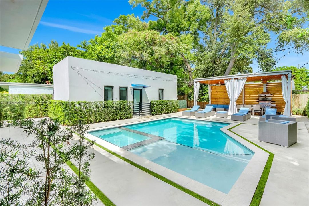 Activo con contrato: $2,095,000 (5 camas, 3 baños, 2266 Pies cuadrados)