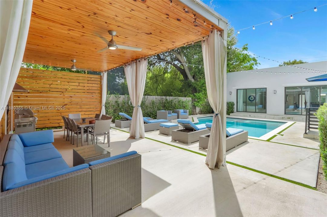 Activo con contrato: $2,095,000 (5 camas, 3 baños, 2266 Pies cuadrados)